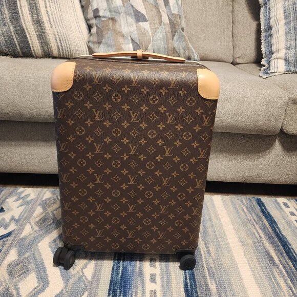 Louis Vuitton - Picture 1 of 7